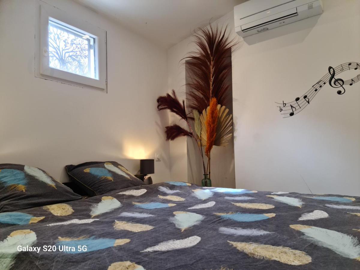 Mas Gabelys Superbe Vue Sainte Victoire Jardin Terrasse Et Piscine Apartment Trets Luaran gambar