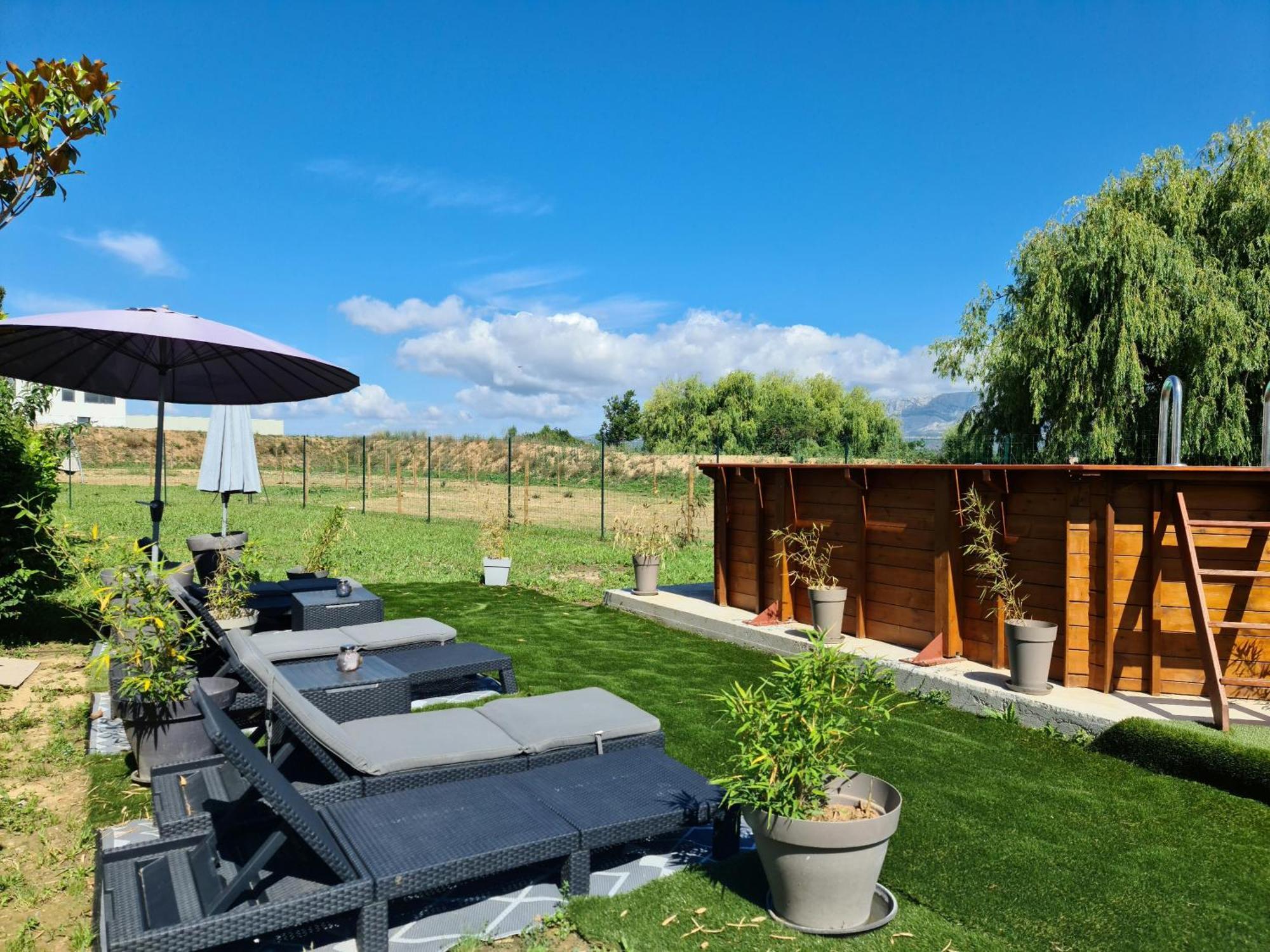 Mas Gabelys Superbe Vue Sainte Victoire Jardin Terrasse Et Piscine Apartment Trets Luaran gambar